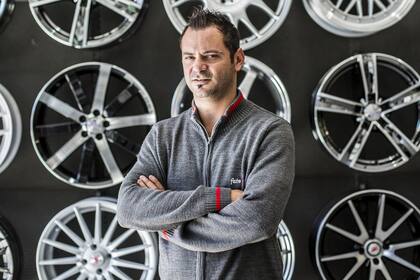 Walter (39) trabaja en Performance Center desde hace siete años.