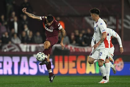 Walter Bou hizo un golazo para Lanús ante Tigre y el Ruso Zielinski lo reemplazó para la ovación sobre el final