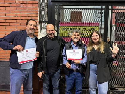 Walter Carusso (segundo desde la izquierda), durante un acto radical en Tres de Febrero