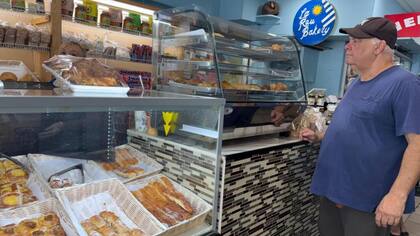 Walter Díaz tenía un negocio de equipos de refrigeración en Montevideo. En 1999, con su comercio en declive, se mudó a Elizabeth.