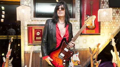 "Salí a la calle, tocá en los bares, enfrentate a la vida real y vas a ver la diferencia", le recomienda Walter Giardino a las nuevas generaciones