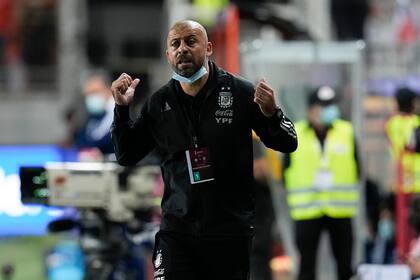 Walter Samuel estuvo en lugar de Lionel Scaloni ausente en el duelo ante Chile en Calama