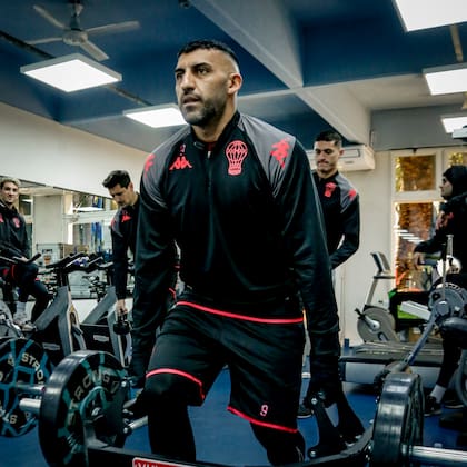 Wanchope Abila haciendo trabajos de gimnasio en su regreso a Huracán