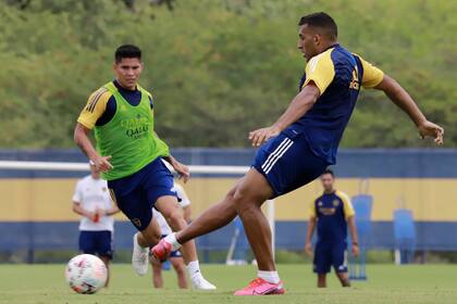 Wanchope se entrena en el predio de Boca; cerca suyo, Campuzano