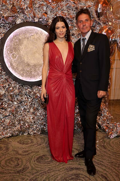 Wanda Brenner, la hija de la actriz María Socas, posa junto con Gerard Confalonieri