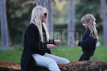 Wanda juega con Isabella, quien se prepara para el festejo de su quinto cumpleaños.