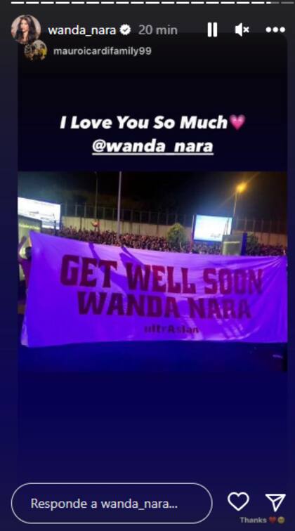 Wanda Nara compartió la bandera que tenían los hinchas en su llegada y les agradeció a través de las redes sociales