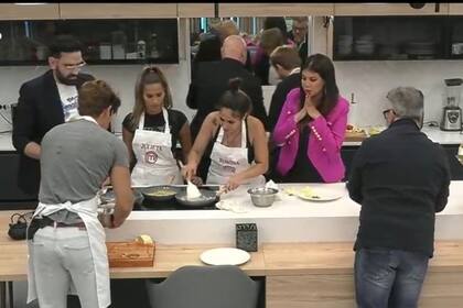 Wanda Nara, Donato de Santis, Damián Betular y Germán Martitegui entraron a Gran Hermano y cocinaron con los participantes (Captura video)