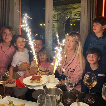 Wanda Nara durante la cena de su cumpleaños