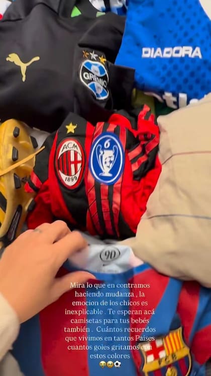 Wanda Nara encontró las camisetas de fútbol que usó Maxi López (Foto: Instagram @wanda_nara)