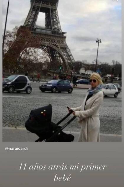 Wanda Nara, hace once años atrás, en la Torre Eiffel, con su primer hijo, Valentino