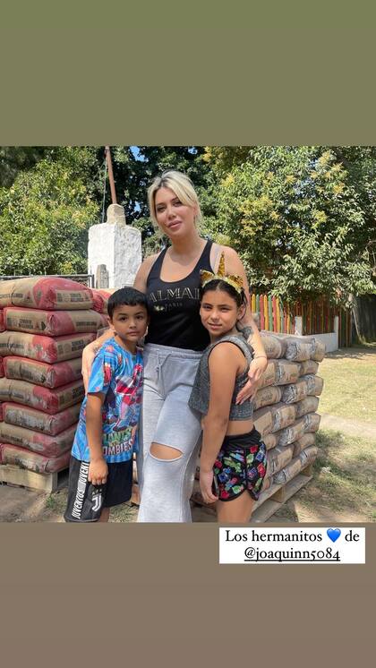 Wanda Nara junto a los hermanos de Joaquín Nahuel