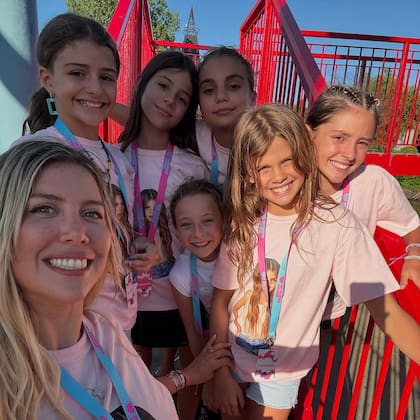 Wanda Nara llevó a las amigas de su hija a un parque de diversiones para celebrar su cumpleaños (Foto: Instagram @wanda_nara)