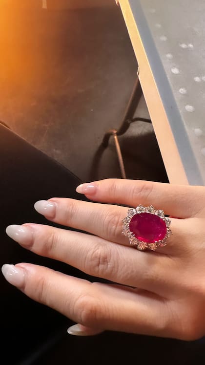 Wanda Nara mostró el lujoso anillo que le regaló Mauro Icardi