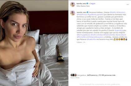 Wanda Nara publicó una foto subida de tono junto al Martín Fierro (Foto: Instagram (@wanda_nara)