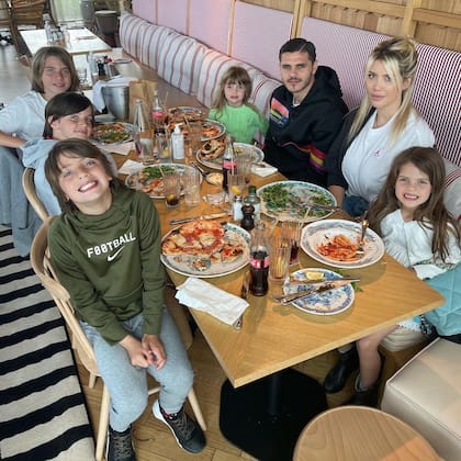 Wanda Nara tiene cinco hijos: Valentino, Constantino y Benedicto con su exmarido Maxi López; y sca e Isabella, fruto de su relación actual con Mauro Icardi