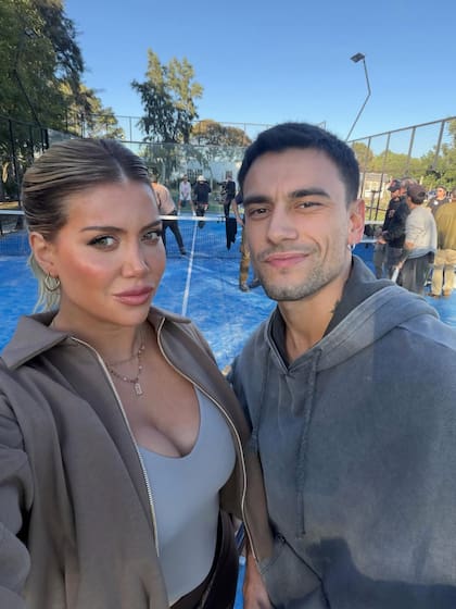 Wanda Nara y Agustín Bernasconi en el rodaje de la película ¿Querés ser mi hijo? en Montevideo (Foto: Instagram @wanda_nara)
