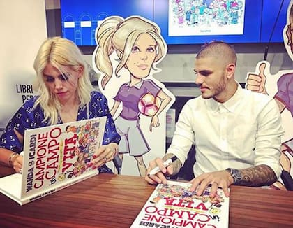Wanda Nara y Mauro Icardi en la Feria del Libro de Milán 2017