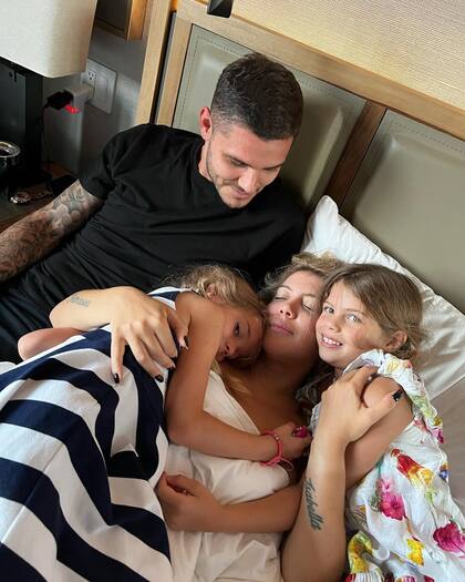 Wanda Nara y Mauro Icardi junto a sus hijas Isabella y Francesca, en tiempos felices (Foto: Instagram @wanda_nara)