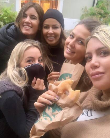 Wanda Nara y Natacha Eguía se divierten en París entre amigas. Crédito: Instagram