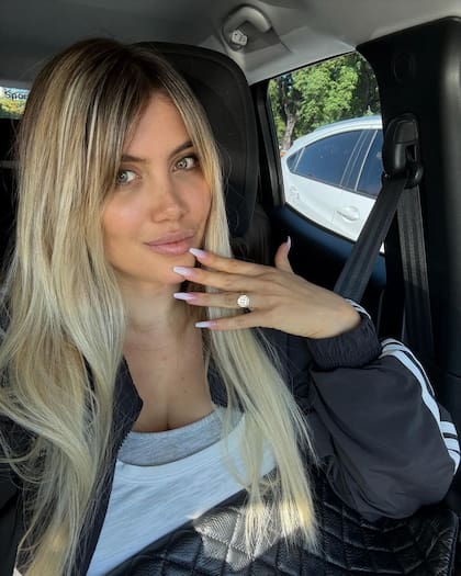 Wanda pasó por la peluquería y volvió al rubio (Foto: Instagram @wanda_nara)