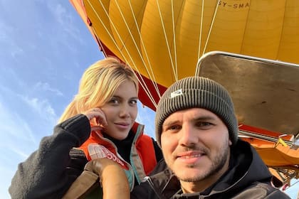 Wanda y Mauro disfrutaron de una vista area de Kenia desde un globo aerosttico (Foto: Instagram @mauroicardi)