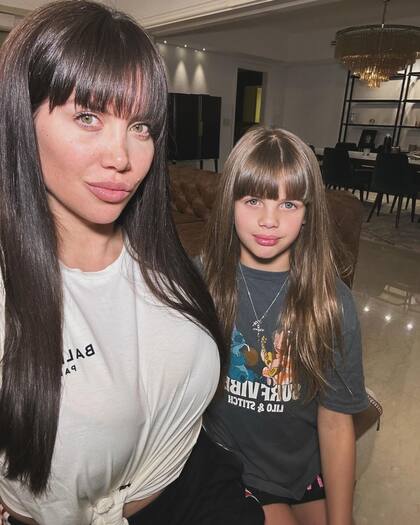 Wanda y sca cumplieron la promesa con Isabella Icardi y ahora las tres tienen flequillo