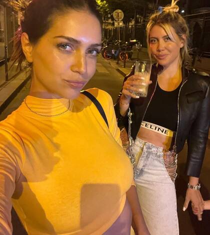 Wanda y Zaira Nara de paseo por Ibiza