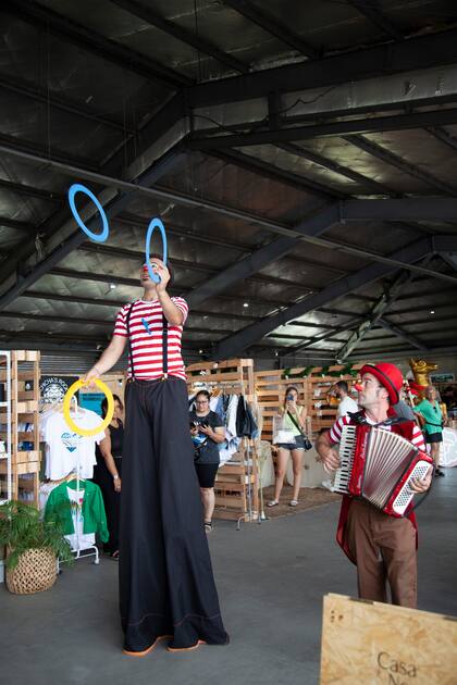 Warmichella reúne emprendedores de moda, artistas y música en vivo, y foodtrucks.