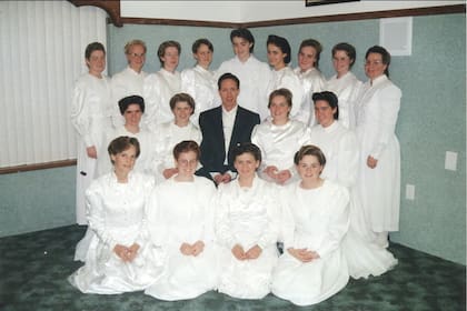 Warren Jeffs con diecisiete de sus esposas (Foto: abc News)
