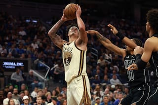Warriors vencen 109-106 a los Nets y aseguran un puesto en el play-in
