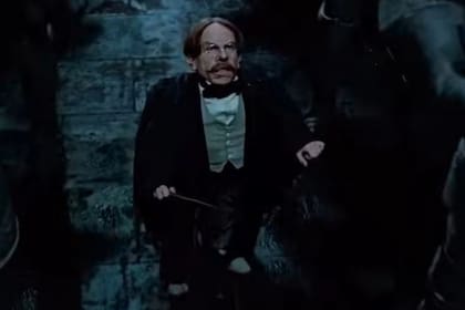 Warwick Davis retomará su papel como el profesor Filius Flitwick