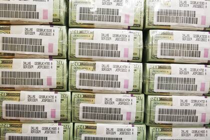 Paquetes de dólares.