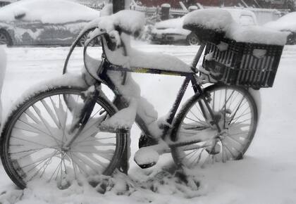 Una bicicleta congelada tras la tormenta