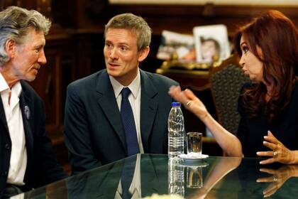 Waters se reunió con la ex presidenta Cristina Kirchner en 2012; luego lo hizo con el exprimer ministro británico David Cameron