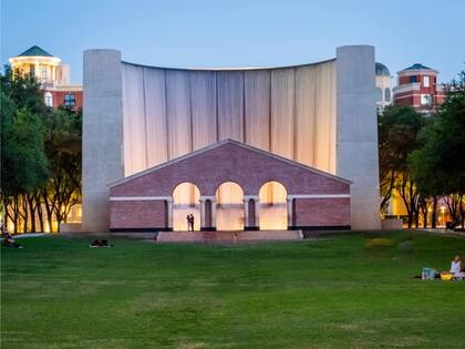Waterwall, el monumento ubicado en Uptown, Houston, que deja sin palabras a los visitantes
