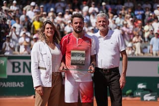 Wawrinka se despide de forma emotiva del Abierto de Francia tras perder en primera ronda