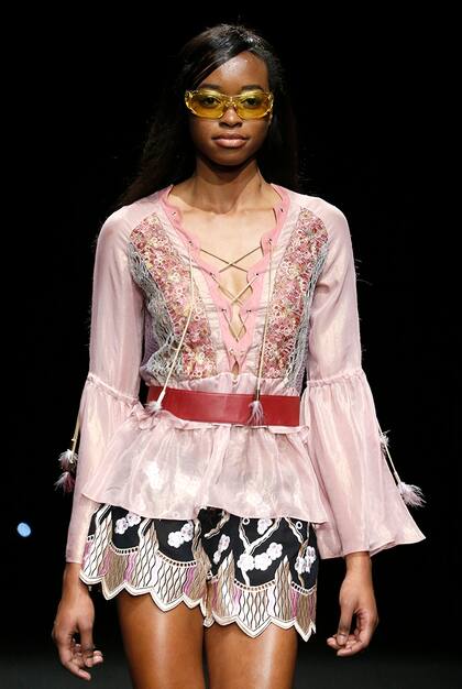 Way More, de Custo Barcelona, un trabajo muy elaborado, con mix de materiales, colores y grafismos