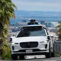 Waymo admite que sus robotaxis reciben ayuda humana desde Filipinas para algunas maniobras