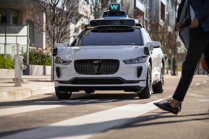 Waymo recaudó US$5600 millones para expandir su servicio de robotaxis en Estados Unidos
