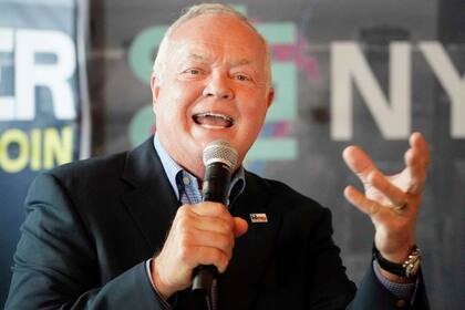 Wayne Christian lleva adelante una campaña en rechazo a las políticas medioambientales que considera progresistas