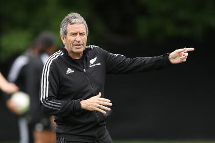 Wayne Smith durante un entrenamiento de las Black Ferns