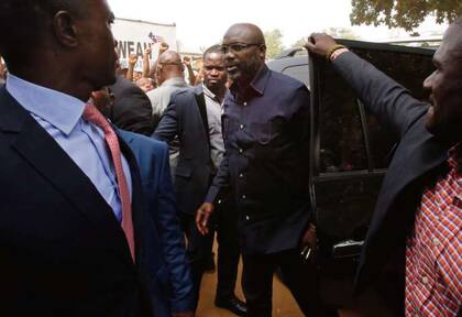 Weah, ayer, a la espera de los resultados, en Monrovia