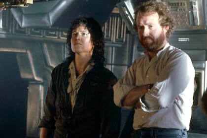 Sigourney Weaver junto al director Ridley Scott durante el rodaje de Alien, que se estrenaría en 1979, el mismo año en el que Jef Raskin propuso en Apple su proyecto de la Macintosh 