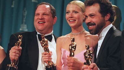 Weinstein y su Oscar a mejor productor por Shakespeare in love