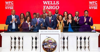 Wells Fargo es un banco que ofrece una amplia gama de servicios financieros, incluidos depósitos, servicios hipotecarios y tarjetas de débito, entre otros
