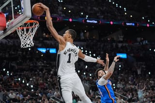 Wembanyama anota 33 puntos y ayuda a los Spurs a aplastar al Thunder 103-82 e igualar la final del Oeste