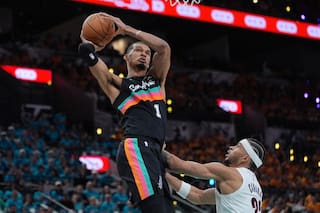 Wembanyama anota 35 puntos en su debut de playoffs; Spurs vencen 111-98 a Trail Blazers