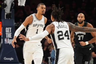 Wembanyama brilla de nuevo y los Spurs derrotan 115 a 108 a los Wolves para liderar 2 a 1 la serie