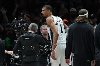 Wembanyama es expulsado temprano en el juego 4 Spurs-Wolves por un codazo a Reid